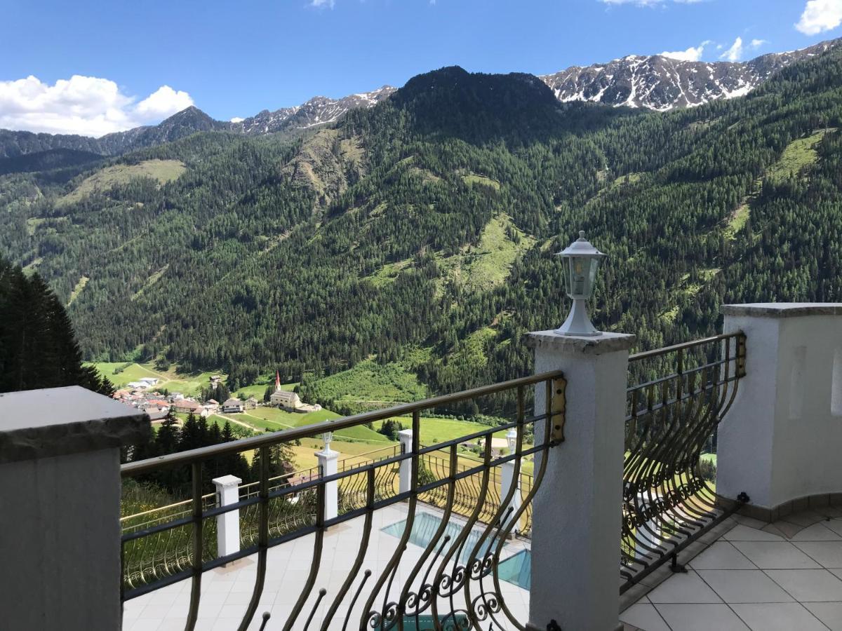 B&B Das Land-Palais - Private Mountain Hideaway Selva dei Molini Exteriör bild