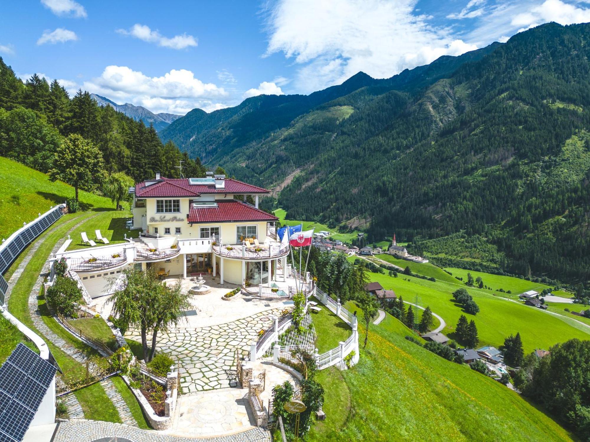 B&B Das Land-Palais - Private Mountain Hideaway Selva dei Molini Exteriör bild