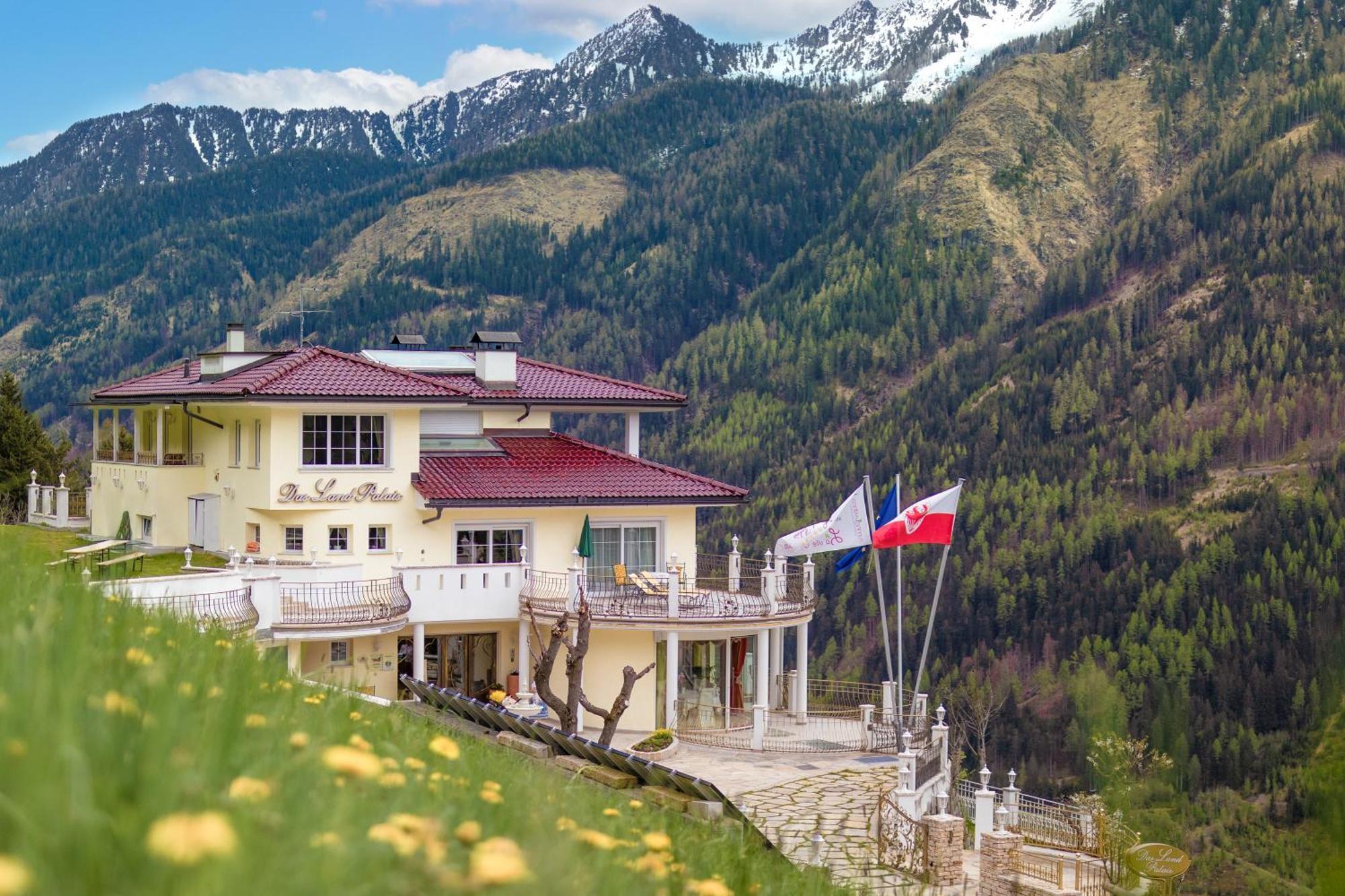 B&B Das Land-Palais - Private Mountain Hideaway Selva dei Molini Exteriör bild